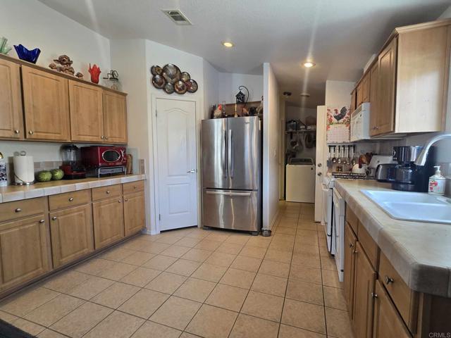 450 E Bradley Avenue, El Cajon CA: https://media.crmls.org/mediaz/061a36e8-fccd-49db-a067-86acd3659400.jpg