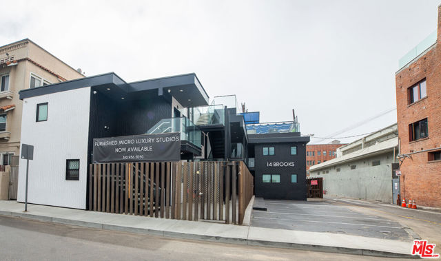 14 Brooks Avenue, Venice CA: https://media.crmls.org/mediaz/061a889c-0c20-4906-a9d2-34d59f278760.jpg