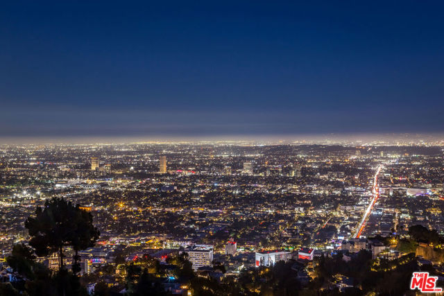 8506 Magnolia Drive, Los Angeles CA: https://media.crmls.org/mediaz/061a8c8e-a5d0-4725-926f-03aa94145146.jpg