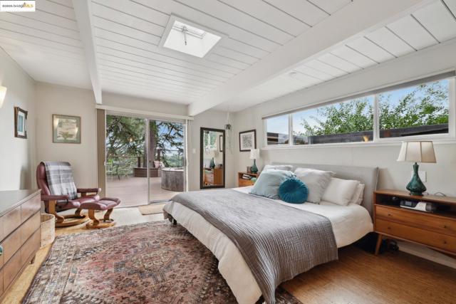 5345 Crown Ct, Castro Valley CA: https://media.crmls.org/mediaz/061aa4cb-2c44-4df2-af5b-7387e68abb60.jpg