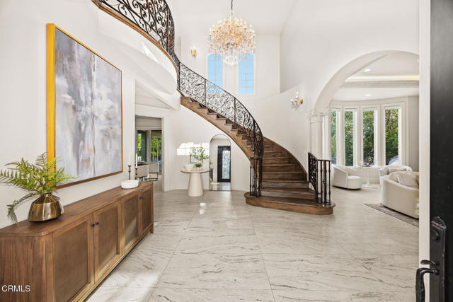 5008 La Canada Boulevard, La Canada Flintridge CA: https://media.crmls.org/mediaz/061b1dca-0ccf-4ff4-b8b7-da2becfb48f9.jpg