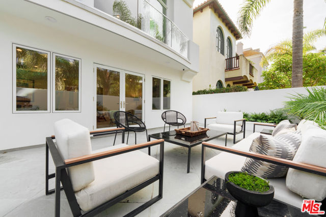 142 Union Jack Mall, Marina del Rey CA: https://media.crmls.org/mediaz/061b789f-1b3e-4590-b4ec-33da284b97f4.jpg