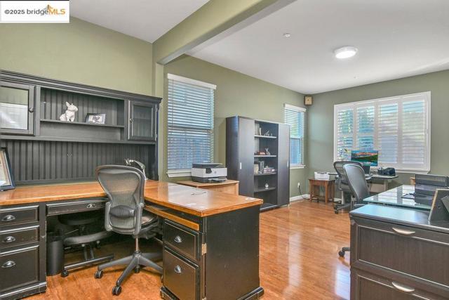 596 Toscanna Court, Brentwood CA: https://media.crmls.org/mediaz/061bd37c-624d-4505-9b83-fe4bca4d6f13.jpg