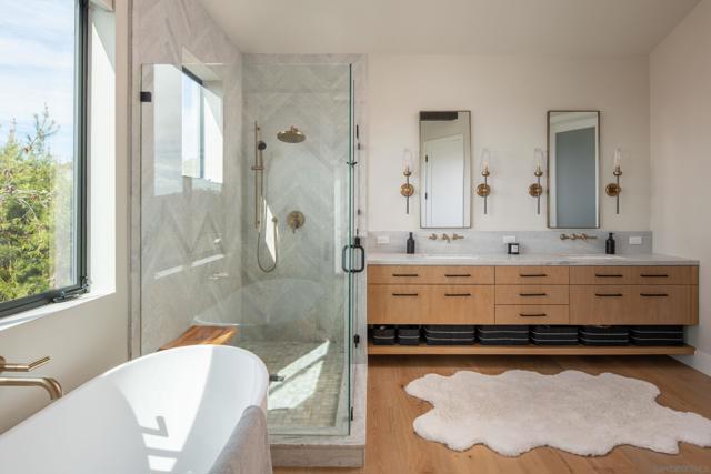 12994 Via Esperia, Del Mar CA: https://media.crmls.org/mediaz/061c14b3-7402-40da-ac41-7a2870517d9f.jpg