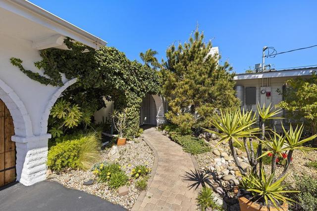 13430 Sagewood Drive, Poway CA: https://media.crmls.org/mediaz/061c2e22-bb17-45c7-9f40-678a98b4c22f.jpg