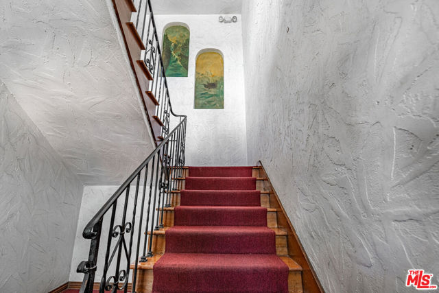 6101 Alcott Street, Los Angeles CA: https://media.crmls.org/mediaz/061c57c1-99fc-4ac2-95d8-dff4e5d94765.jpg