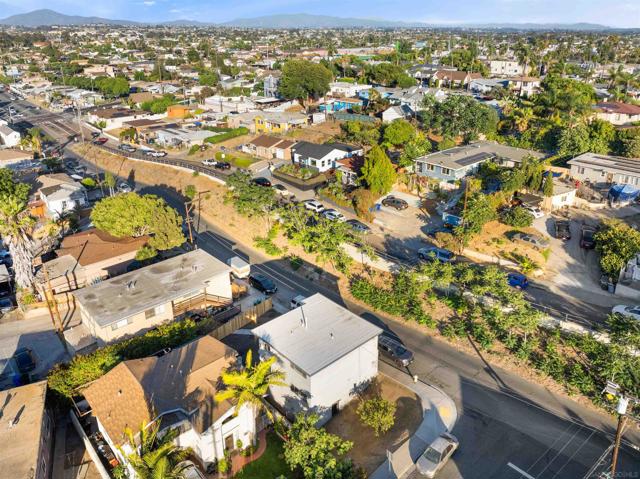 4204 06 Division St, San Diego CA: https://media.crmls.org/mediaz/061cde30-7a17-4755-a2a4-dbbb366450f7.jpg