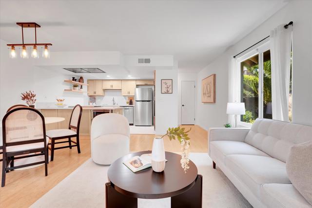 Detail Gallery Image 7 of 31 For 7077 Camino Pacheco, San Diego,  CA 92111 - 2 Beds | 2 Baths