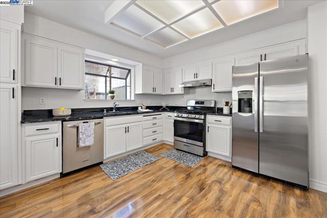 1218 Locust Dr, Vallejo CA: https://media.crmls.org/mediaz/061d1d52-274a-403a-bead-4673ee134838.jpg