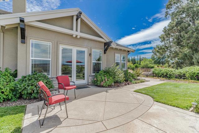 2531 Leona Pl, Pleasanton CA: https://media.crmls.org/mediaz/061d69d5-45d3-45d5-a75d-63c062ee4a55.jpg