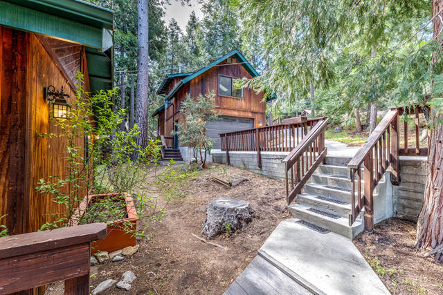 53962 Marian View Drive, Idyllwild CA: https://media.crmls.org/mediaz/061dafd1-4fdf-4acb-9d03-42757c5361c2.jpg
