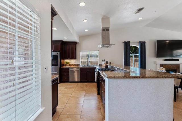 2190 Glarner Street, Hollister CA: https://media.crmls.org/mediaz/061de106-2bc4-41bd-9f5f-59e718acdd24.jpg