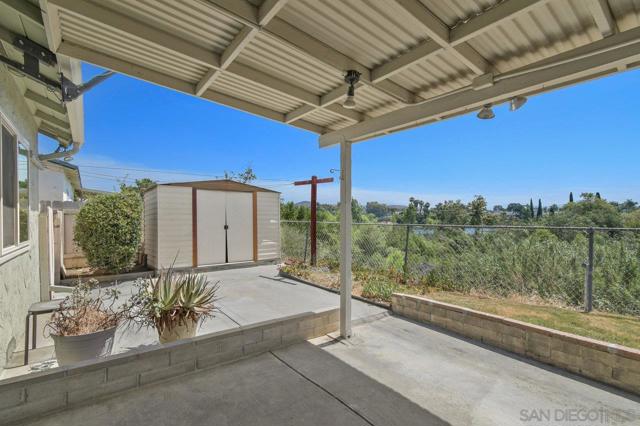 9633 Pebble Beach Dr, Santee CA: https://media.crmls.org/mediaz/061ecb31-9e98-4057-a26c-ede86ca19c5f.jpg