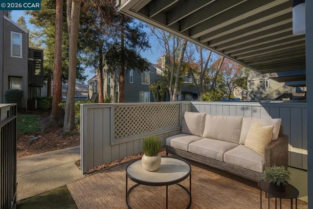 231 Sunspring Ct, Pleasant Hill CA: https://media.crmls.org/mediaz/061f2830-9bc0-4542-8511-ef3661a49d1f.jpg