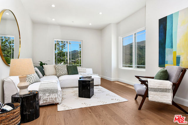 29677 Mulholland Highway, Agoura Hills CA: https://media.crmls.org/mediaz/061f6395-aed9-429a-949d-8d1ab8acbd22.jpg