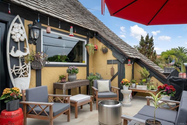 200 Neptune Avenue, Encinitas CA: https://media.crmls.org/mediaz/061f63ef-e8a4-46f2-8fee-3b39e84dc126.jpg