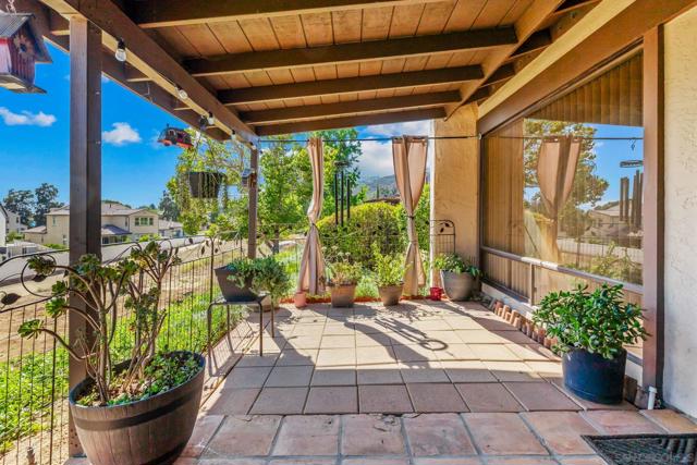 2092 Golden Circle Dr, Escondido CA: https://media.crmls.org/mediaz/061fd948-3282-4272-b7b1-cf8230ad5081.jpg