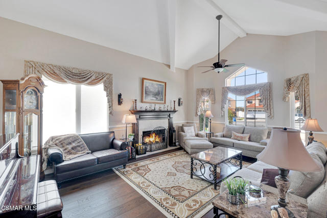 4542 Skidmore Court, Moorpark CA: https://media.crmls.org/mediaz/06209540-2a0d-401a-8d79-8cf42bc26ea5.jpg