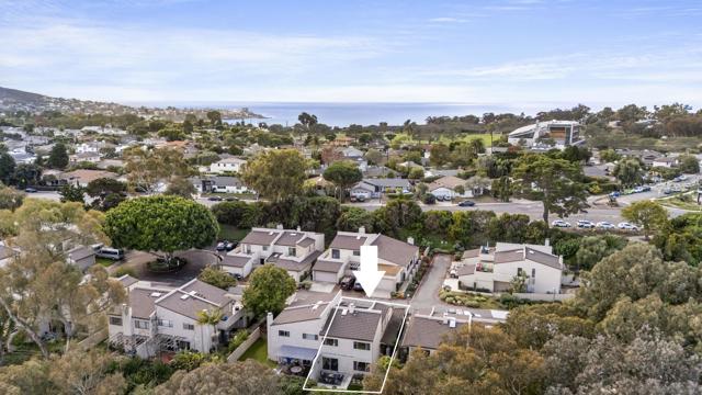 8871 Caminito Primavera, La Jolla CA: https://media.crmls.org/mediaz/06214e22-cd7c-4a9f-b048-f72fb04563ab.jpg