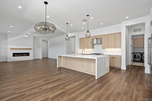 Detail Gallery Image 4 of 39 For 1208 Stonemark Place #MAIN HOUSE,  Vista,  CA 92081 - 6 Beds | 5 Baths