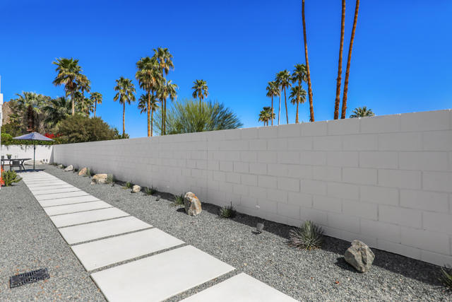71350 Halgar Road, Rancho Mirage CA: https://media.crmls.org/mediaz/06218490-cb8e-49b7-9008-75a999c044ef.jpg
