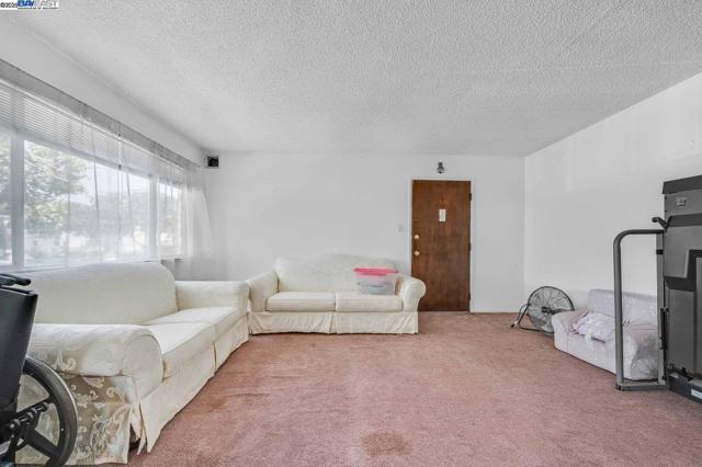 1738 7Th St, Berkeley CA: https://media.crmls.org/mediaz/0621c25d-00b8-4aea-8887-a9ac3c36658f.jpg