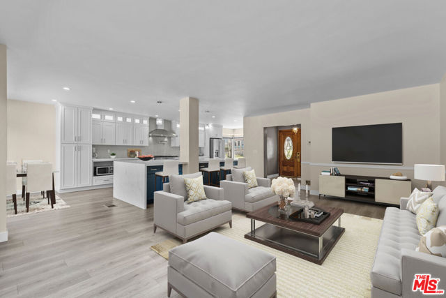 5317 Angeles Vista Boulevard, View Park CA: https://media.crmls.org/mediaz/0621d2b2-fed5-493a-b73b-4bb639a21d8d.jpg