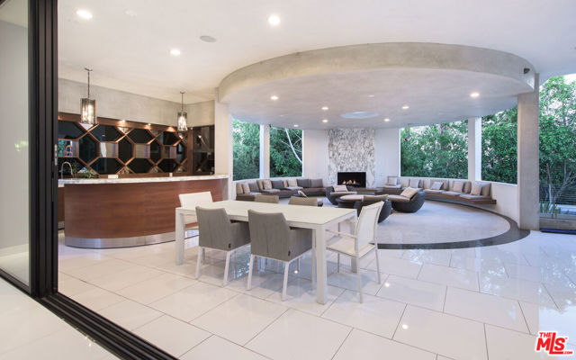 900 N HILLCREST Road, Beverly Hills CA: https://media.crmls.org/mediaz/0621e74a-3be8-4638-9382-b0e8c5fd5d13.jpg