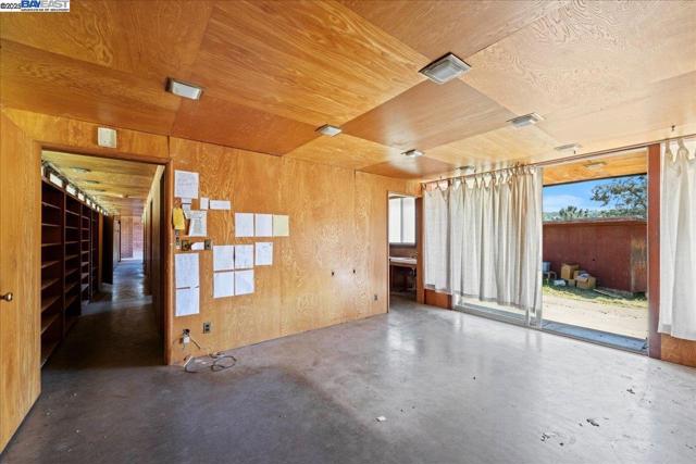 6400 Mines Rd, Livermore CA: https://media.crmls.org/mediaz/0621e9a2-f53a-4b15-bd34-8f4e31415c34.jpg