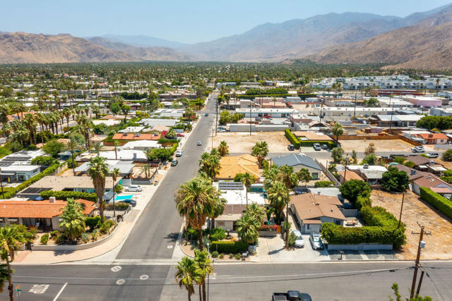 689 E Camino Parocela, Palm Springs CA: https://media.crmls.org/mediaz/0622006b-c4e3-44bd-896b-f47e2ab1208d.jpg