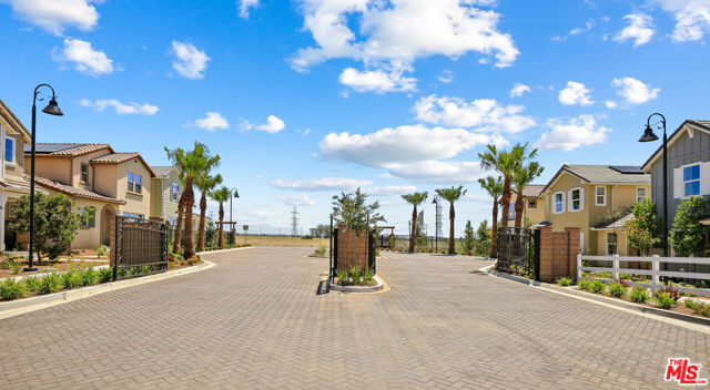 13889 Bell Way, Fontana CA: https://media.crmls.org/mediaz/06223993-6c6c-4844-8a0a-966cff476a49.jpg