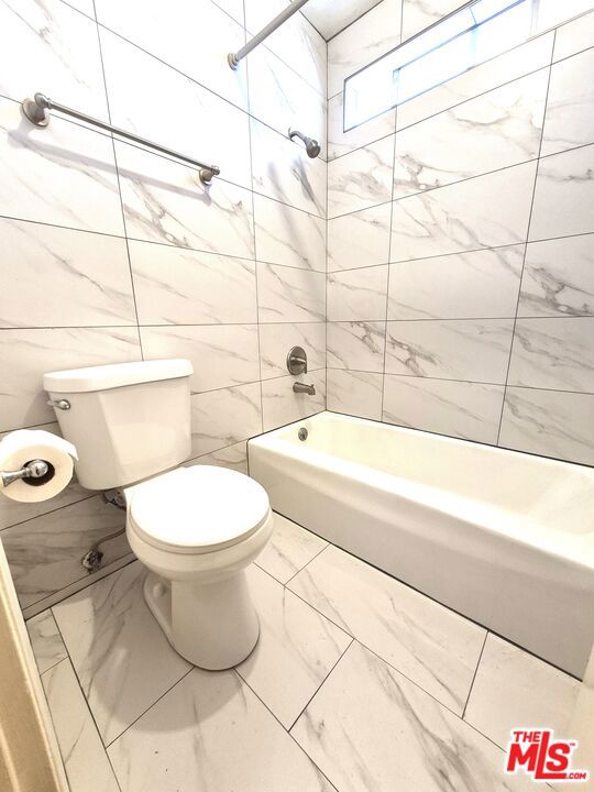 2501 W Redondo Beach Boulevard, Gardena CA: https://media.crmls.org/mediaz/06224678-d27a-41f3-8c2d-2d2161b470ce.jpg