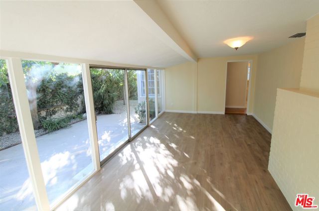 11410 Aqua Vista Street, Studio City CA: https://media.crmls.org/mediaz/06226d55-6ec6-4745-965c-5adf3c995d99.jpg
