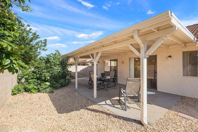 2050 Silver Oak Way, Hemet CA: https://media.crmls.org/mediaz/0622f777-2594-4b2a-aad1-311030edaf2e.jpg