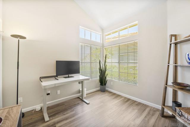 11781 Caminito De Las Missiones, San Diego CA: https://media.crmls.org/mediaz/0622fa97-e3ee-4655-a206-d063313a5390.jpg