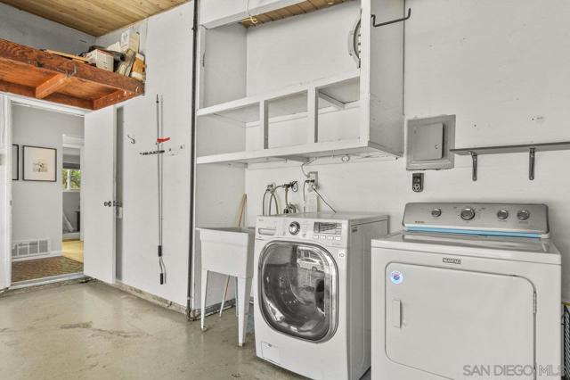 3559 Larga Circle, San Diego CA: https://media.crmls.org/mediaz/0623d607-4ca5-4aaa-a777-e21e6628fe4a.jpg