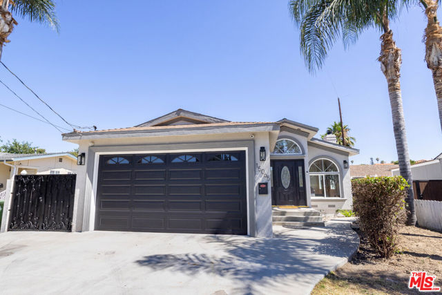 15065 Vose Street, Van Nuys CA: https://media.crmls.org/mediaz/062448ba-0127-4e53-840d-2fb76a256f6e.jpg