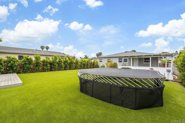 1105 Evergreen Drive, Encinitas CA: https://media.crmls.org/mediaz/062465e7-d4b7-4b5c-aa3d-10c94dae667f.jpg