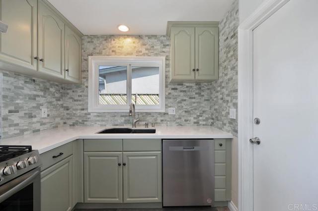 Image 3 of 49 For 2252 Vancouver Avenue