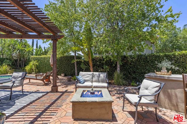 4701 Dunman Avenue, Woodland Hills CA: https://media.crmls.org/mediaz/0625fdbb-222f-44f3-b002-41112aaf01c1.jpg