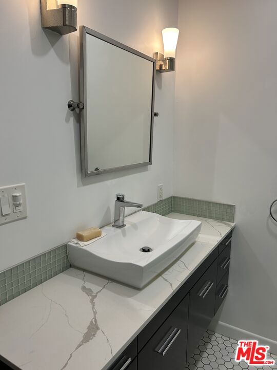 2917 Urban Avenue, Santa Monica CA: https://media.crmls.org/mediaz/06261460-8cc9-430a-8b0c-a8098dde5538.jpg