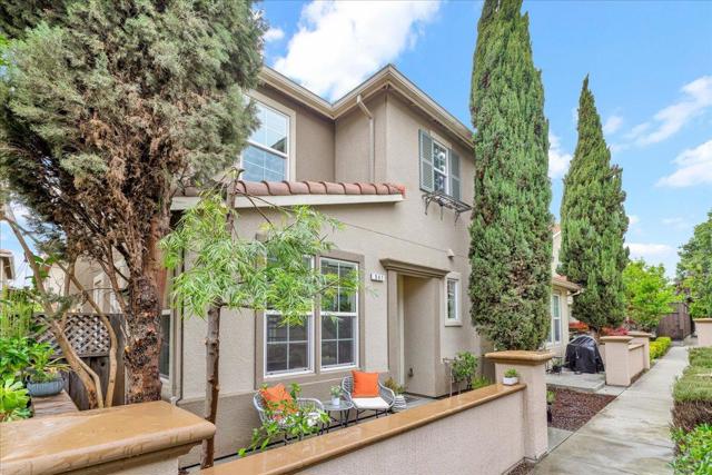 541 Ravenna Way, Hayward CA: https://media.crmls.org/mediaz/062663d3-08c0-458b-bc75-c10141b9352a.jpg