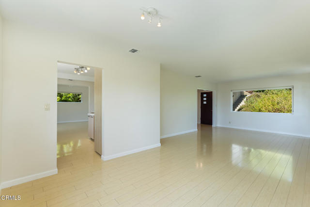 Detail Gallery Image 9 of 40 For 1932 Hilldale Dr, La Canada Flintridge,  CA 91011 - 4 Beds | 2/1 Baths