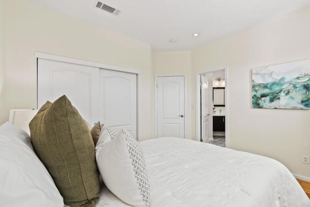 986 Governors Bay Drive, Redwood City CA: https://media.crmls.org/mediaz/06276ced-a160-454c-9f70-bded3f08284e.jpg