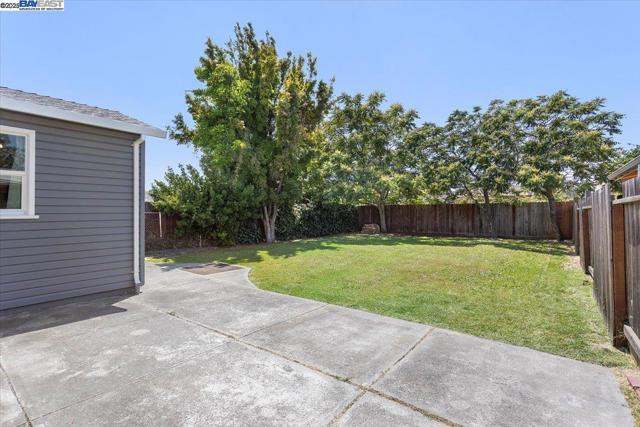 1629 Thrush Ave, San Leandro CA: https://media.crmls.org/mediaz/06287bbb-a06c-4350-a3d9-fd7afb90fc8c.jpg
