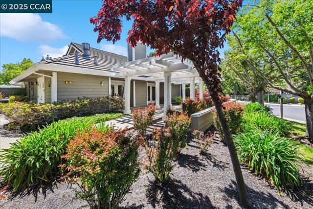97 Woodranch Cir, Danville CA: https://media.crmls.org/mediaz/0628d797-63d2-43c2-8cff-a94a56e2abbd.jpg