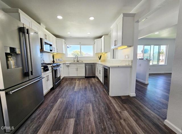 Detail Gallery Image 8 of 18 For 2001 Falkner Pl, Oxnard,  CA 93033 - 4 Beds | 2 Baths