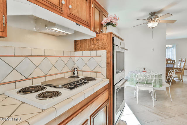 5260 Edgeware Drive, Calabasas CA: https://media.crmls.org/mediaz/0629ba4f-0ca8-4400-8c91-de1ebfdfa804.jpg