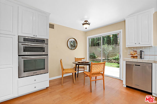 1668 Fox Springs Circle, Newbury Park CA: https://media.crmls.org/mediaz/062a20f2-a13b-4393-a4ca-4bc5ec5108b7.jpg