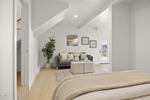 2371 Foster Avenue, Ventura CA: https://media.crmls.org/mediaz/062b2fc9-accd-446d-b595-762248b34e67.jpg